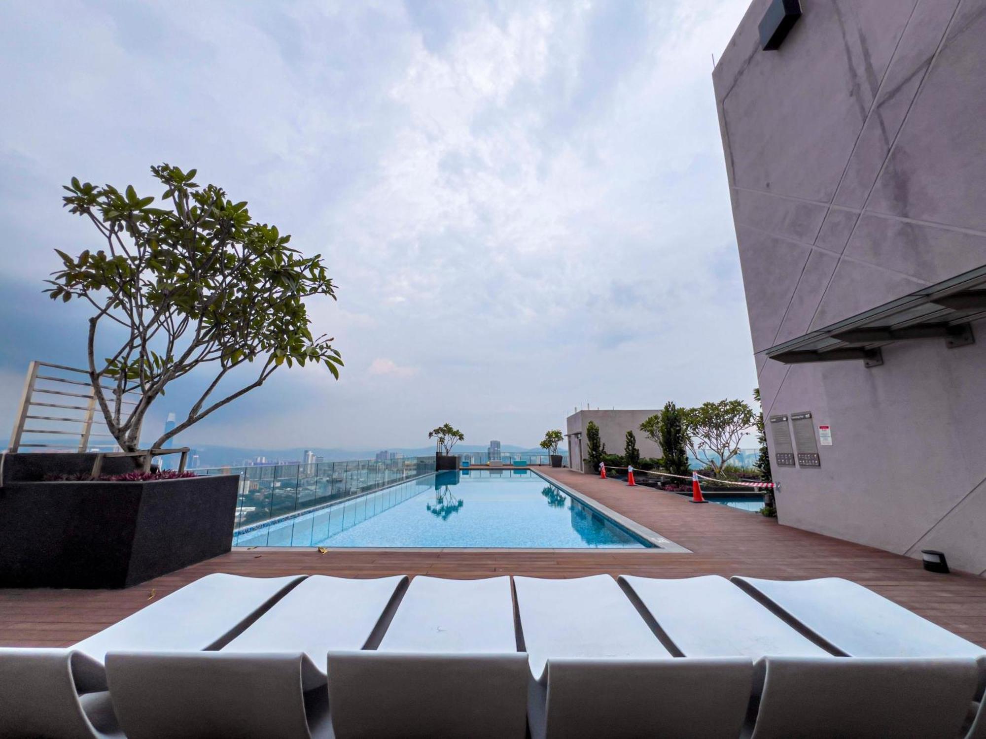 Sky Pool Suites Kl Sentral - Riveria City クアラルンプール エクステリア 写真